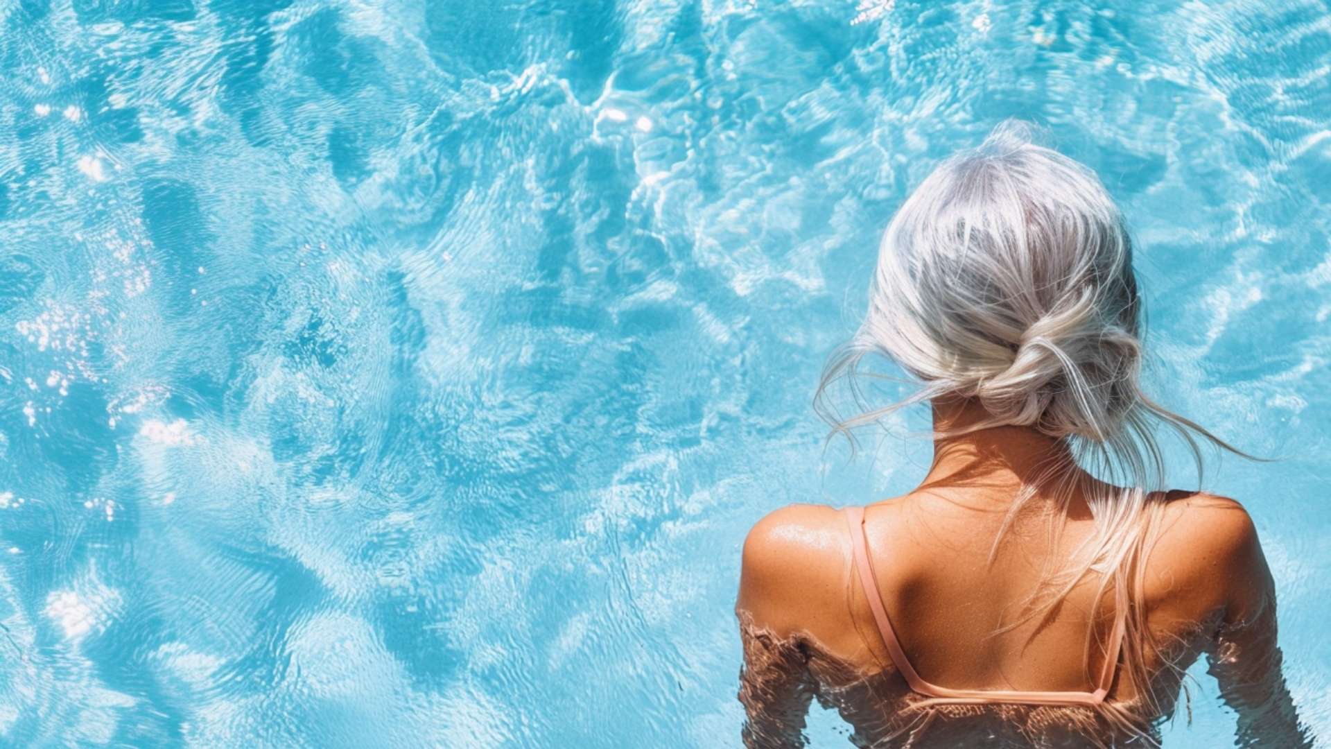 Preservar el Brillo del Cabello Blanco en Verano